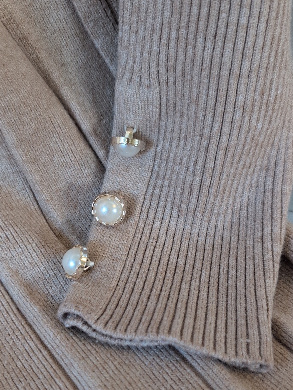 S. Christina 100% Cashmere Sweater Dress L/Xl in Taupe Pleated Pearl Look Button - Picture 2 of 7